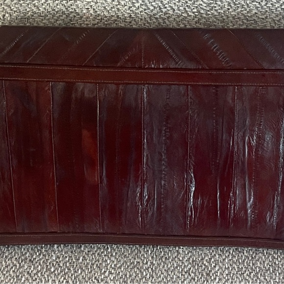 Vtg Sunco Genuine Eel Skin Clutch Burgundy Fold Over Purse Chevron 70s Korea - Picture 4 of 6